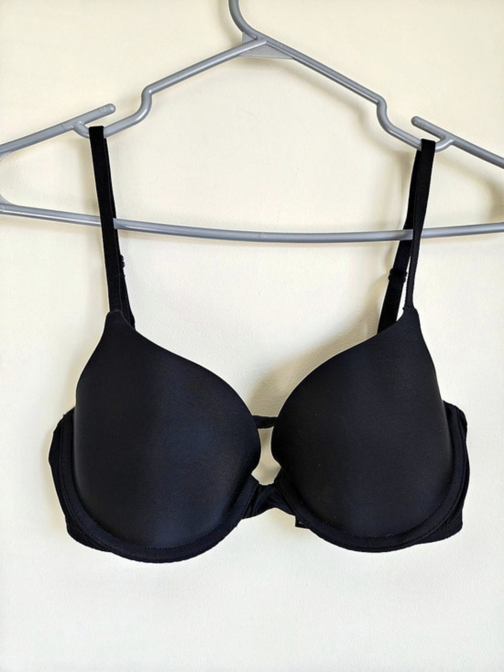 Victoria's Secret Smooth Push-Up Bra Black Underwire 32D